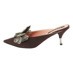 Rochas Mules en satin bordeaux ornées de cristaux, taille 38