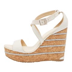 Jimmy Choo Sandalias de cuña de piel color crema Talla 39
