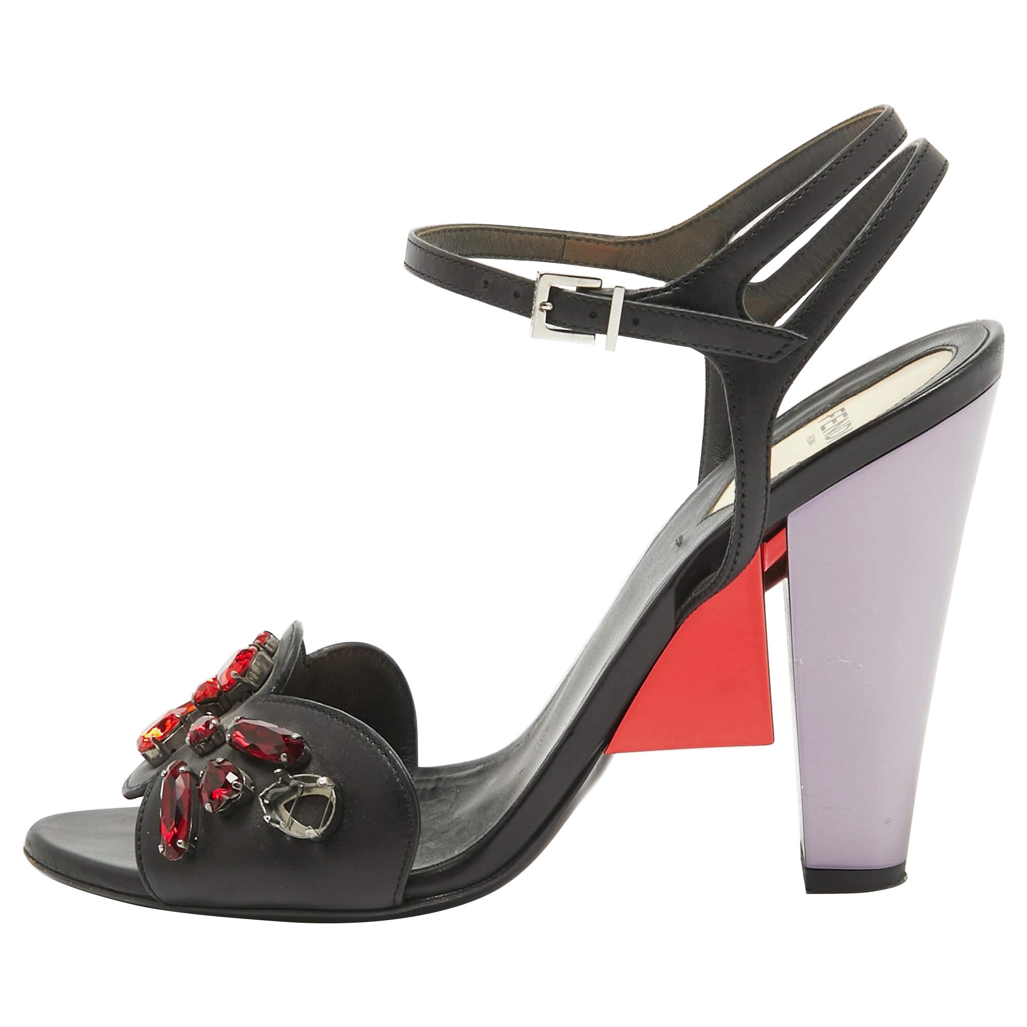 Fendi Sandali in pelle nera con cinturino alla caviglia impreziosito da cristalli misura 38 in vendita