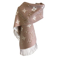 Louis Vuitton LV Essential Shine Wool Scarf with lurex inserts.