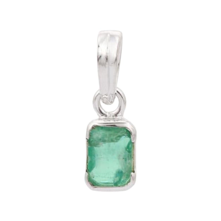 Natural Emerald Octagon Cut Pendant in 925 Sterling Silver Pendant for Mom Gift For Sale