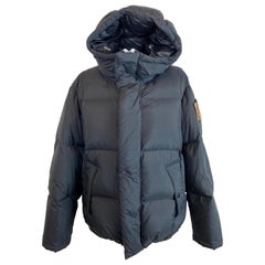 Chaqueta de plumón Moncler Genius negro para hombre.  Colección Moncler/JW Anderson.