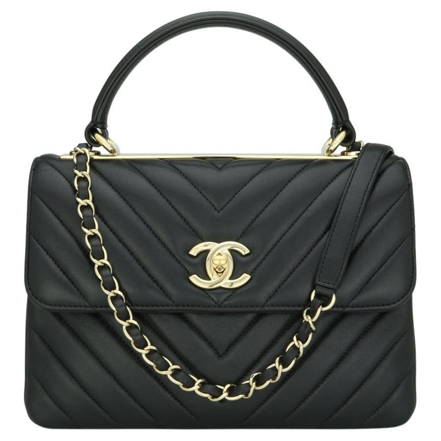CHANEL Bolso Trendy CC Chevron Pequeño Negro Piel de Cordero Ligero Herraje Dorado 2019 en venta