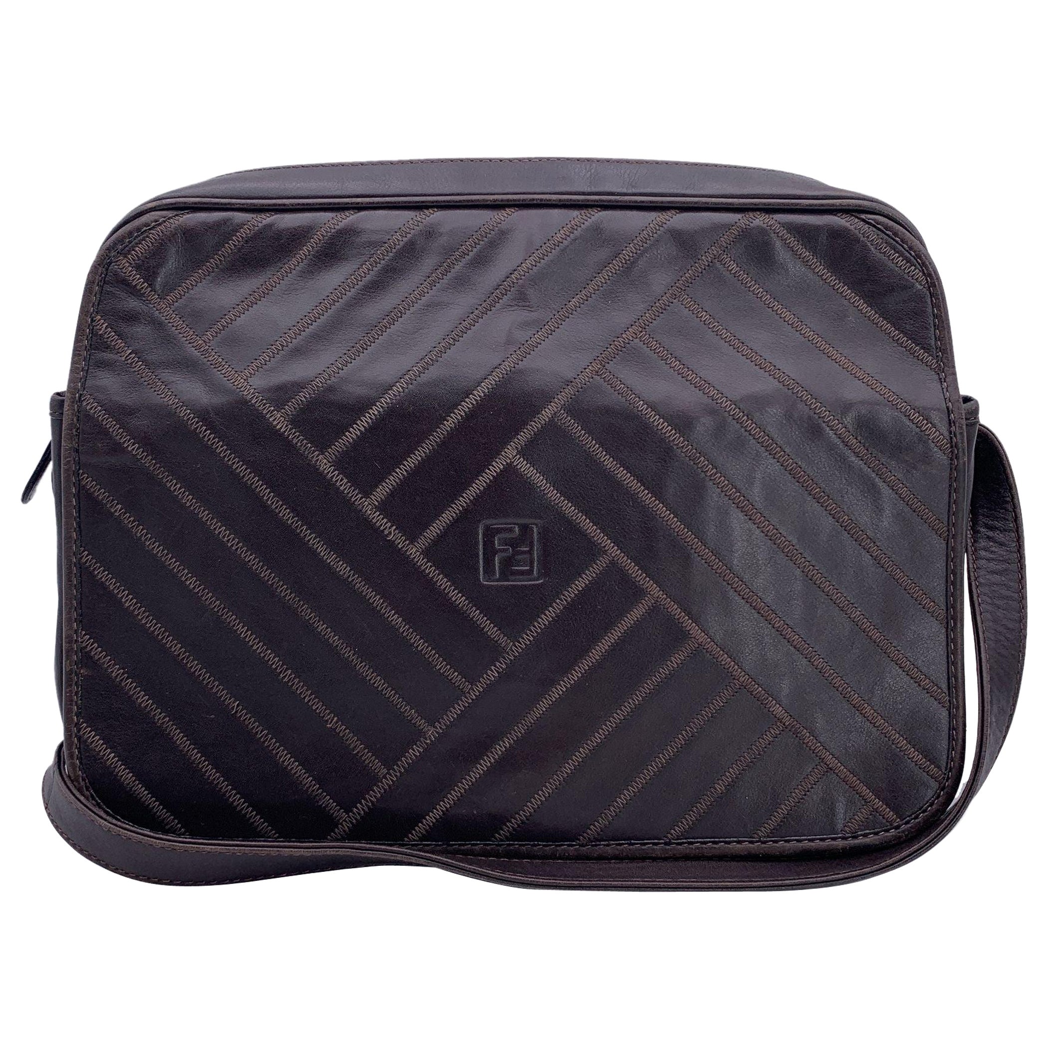 Fendi Vintage Brown Leder Stitching Messenger Bag im Angebot