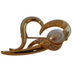 1970s Gold tone Faux Pearl Heart Brooch