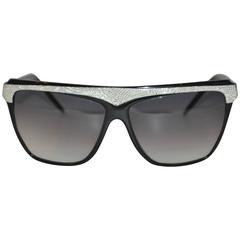 Laura Biagiotti Schwarze Lucid-Sonnenbrille mit grauer und cremefarbener „Schlange“-Lucid