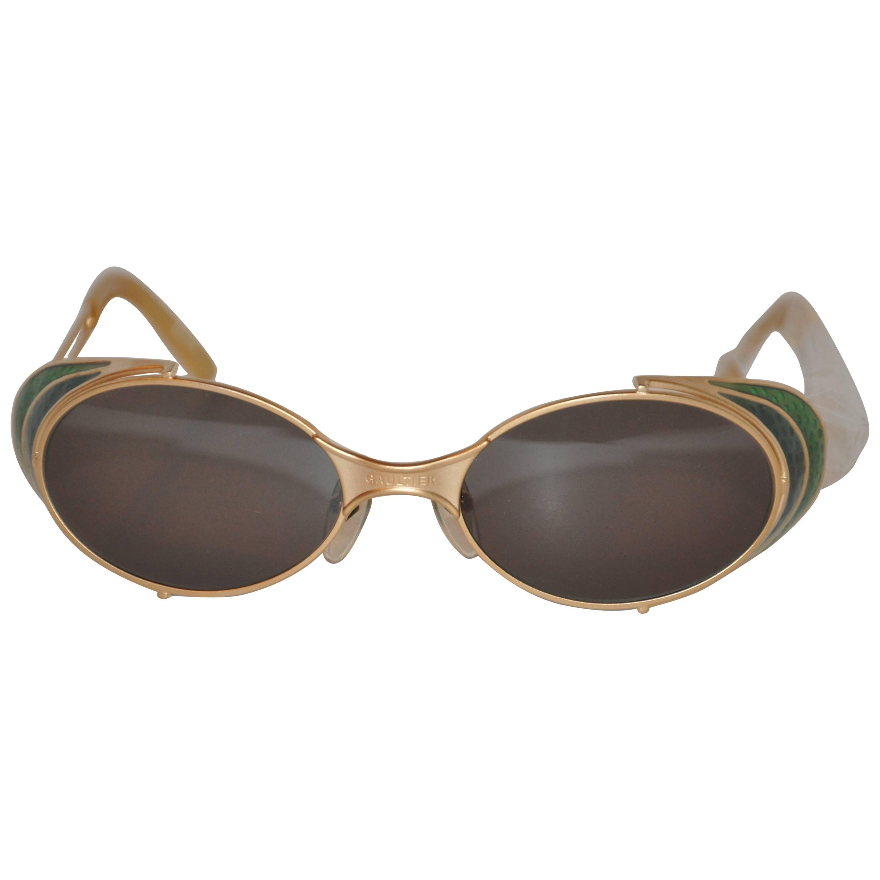 Jean Paul Gaultier „Shades of Greens“ Sonnenbrille mit Goldbeschlägen im Angebot
