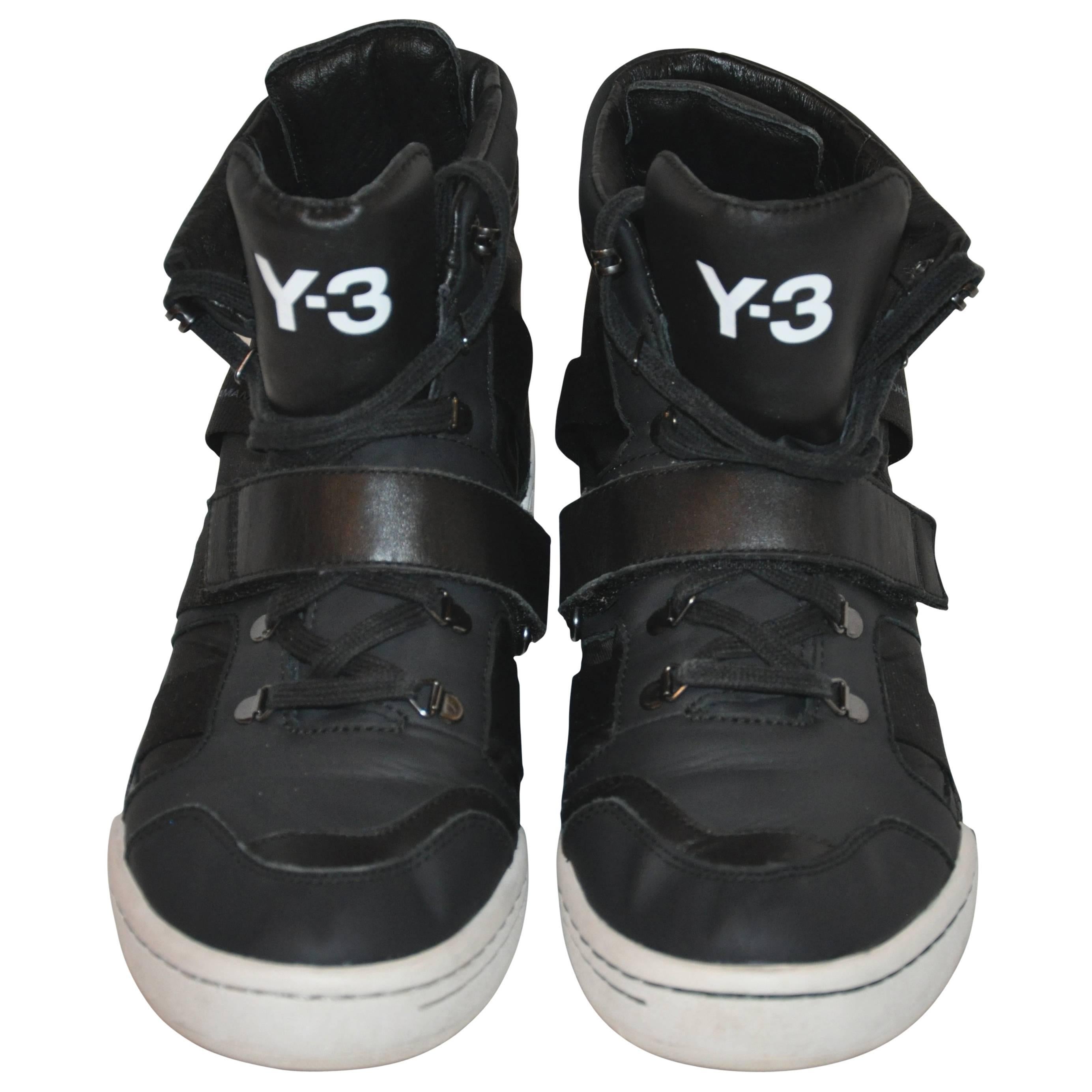 Yohji Yamamoto Schwarze High-Top-Sneakers mit Schnürung im Angebot