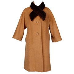 Manteau vintage Lilli Ann en laine camel avec col en fourrure de vison des années 1960