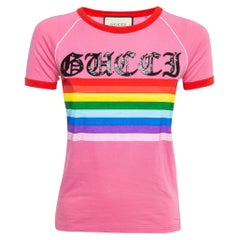 Gucci Rosa T-Shirt aus Baumwolle mit Regenbogendruck XS