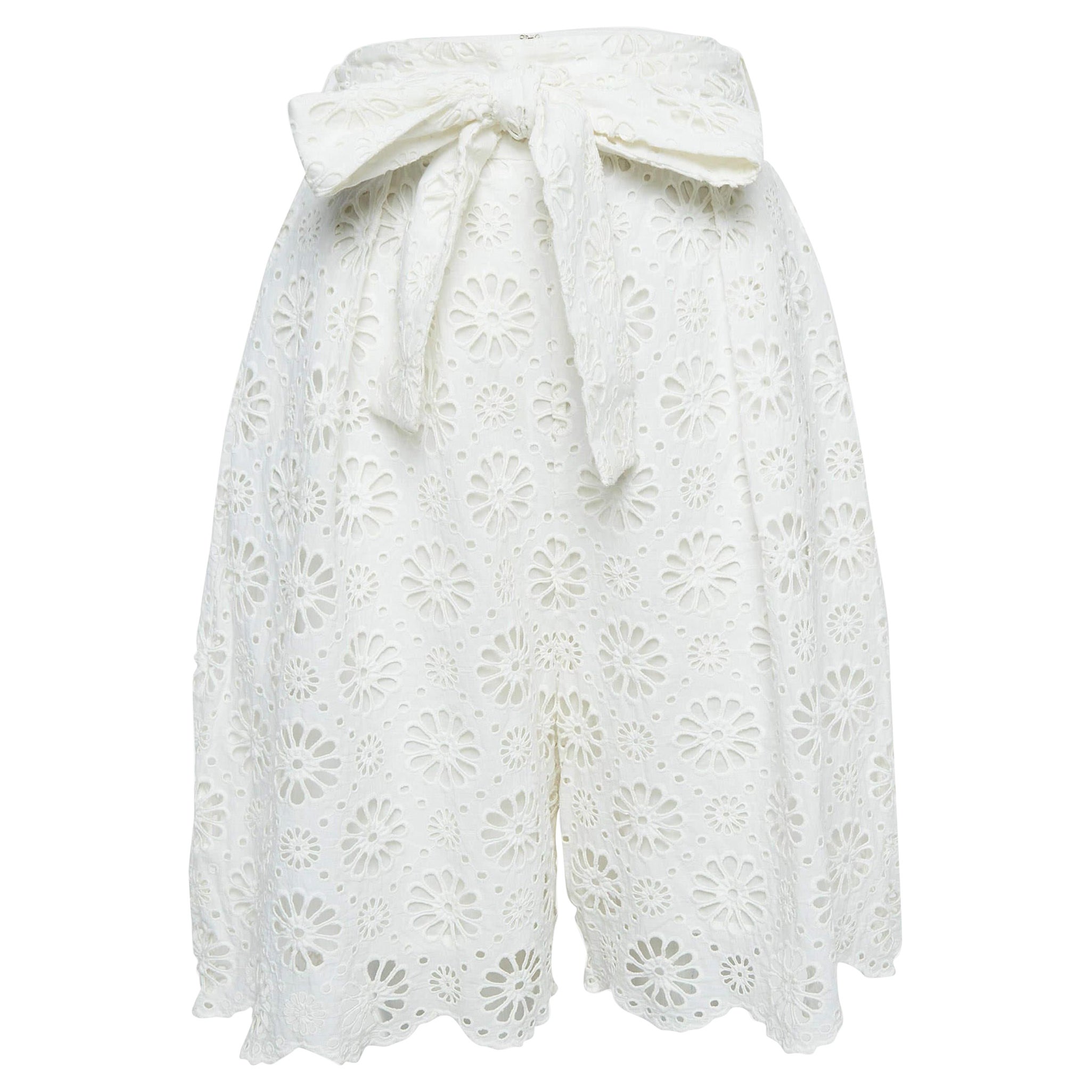 Zimmermann Weiße Baumwoll-Shorts aus geblümter Spitze M