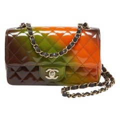 Chanel Gestepptes Lackleder Mini-Rechteck Classic Flap Umhängetasche