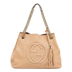 Gucci - Fourre-tout moyen en cuir beige avec chaîne Soho