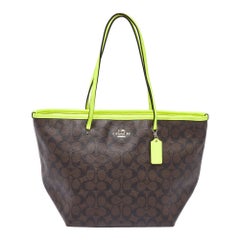 Fourre-tout à fermeture éclair en toile enduite et cuir Signature Green/Brown de Coach