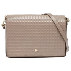 Aigner - Sac à bandoulière en cuir embossé beige avec rabat et chaîne
