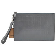 Burberry - Pochette zippée en cuir Edin à carreaux gris
