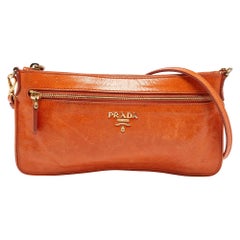 Prada Orange Leder-Umhängetasche mit Reißverschluss