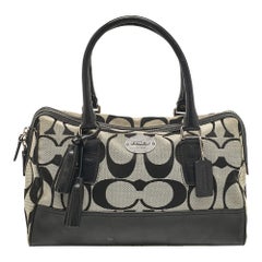 La borsa Haley firmata Coach in tela e pelle nera