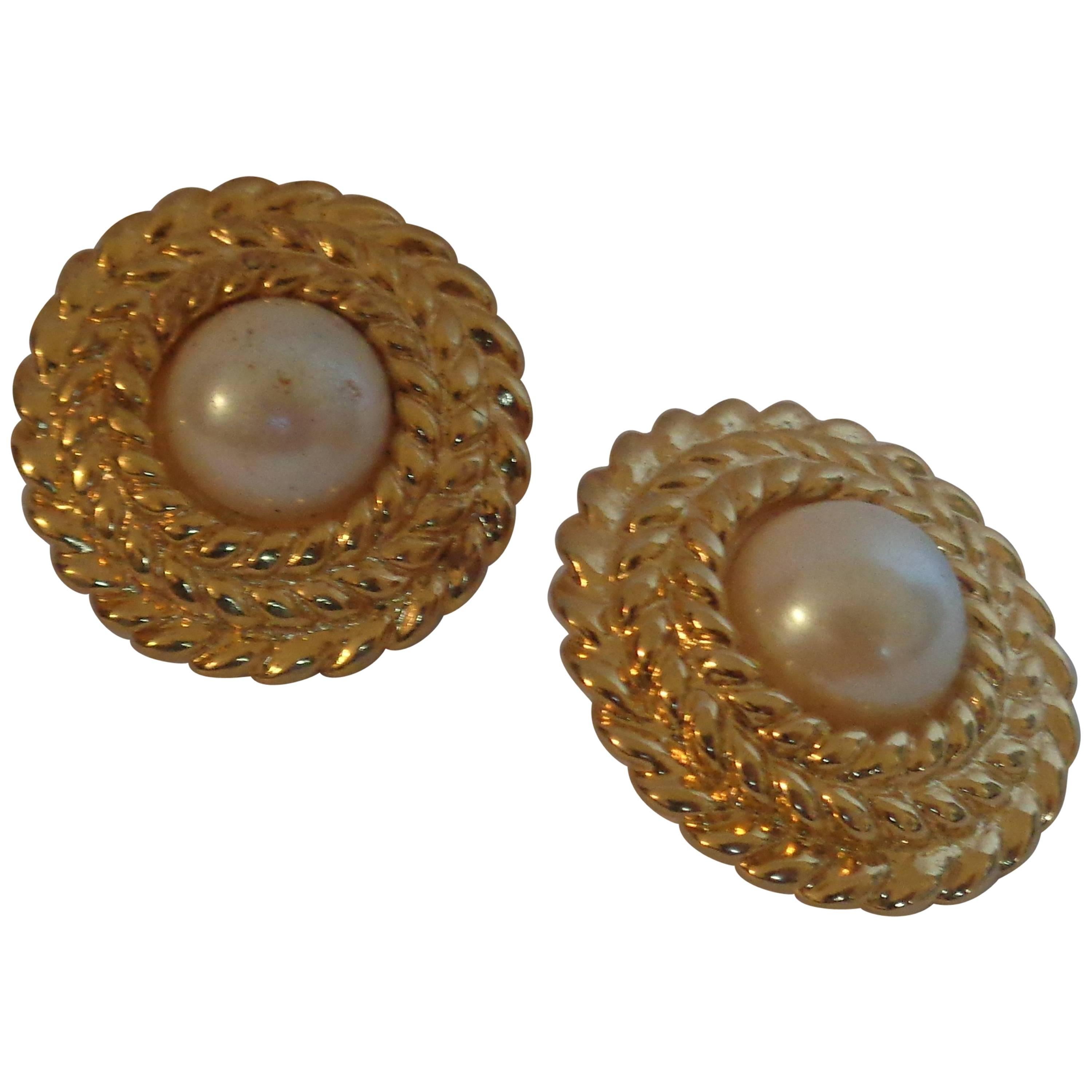 1980s Gold tone Faux Pearls Clip on earrings