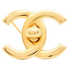 Chanel Broche 1996 Golden CC Turnlock Brooch