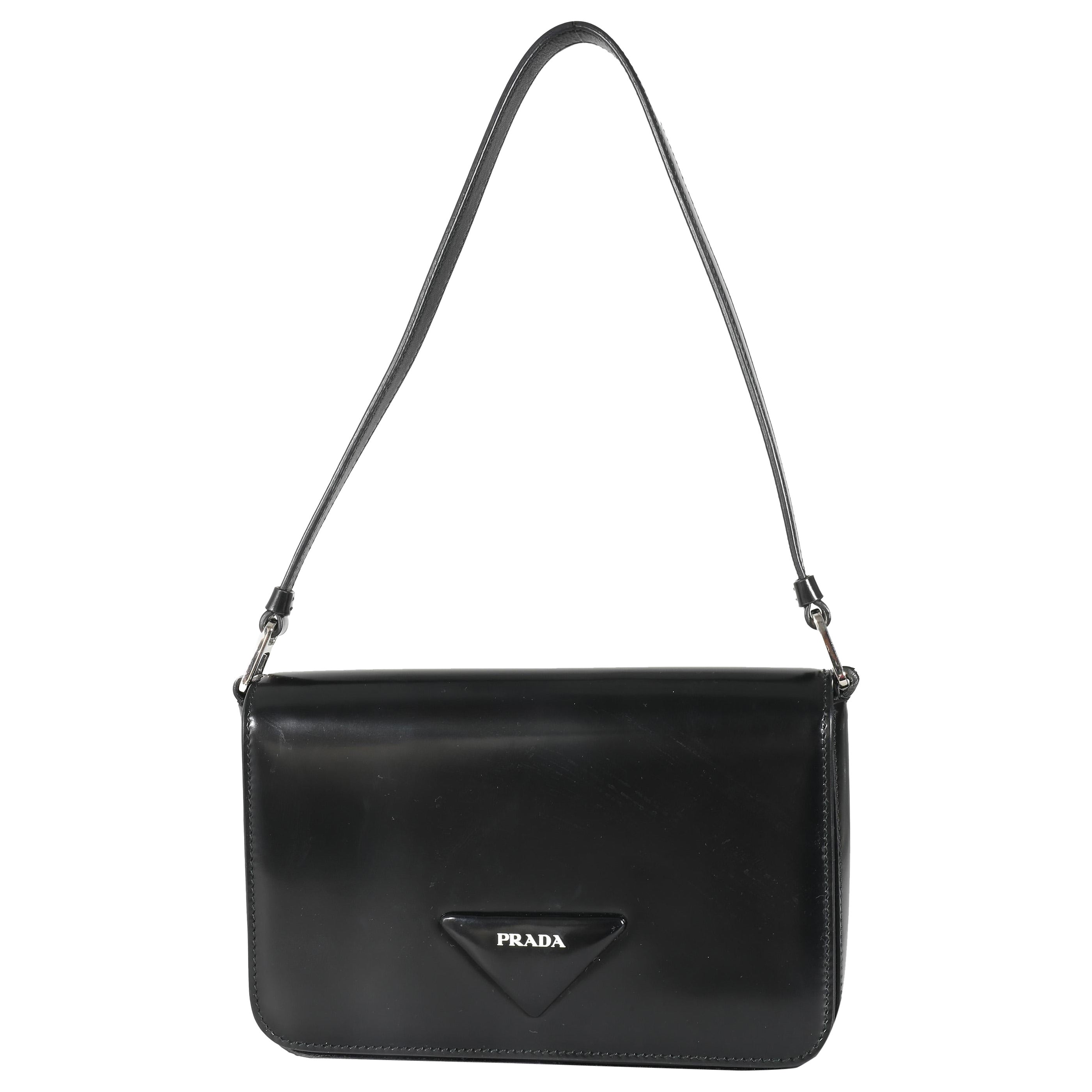 Bolso de hombro Prada de piel cepillada negra en venta