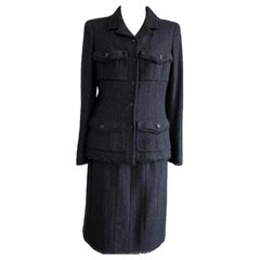 Traje de chaqueta y falda Chanel de lana negra