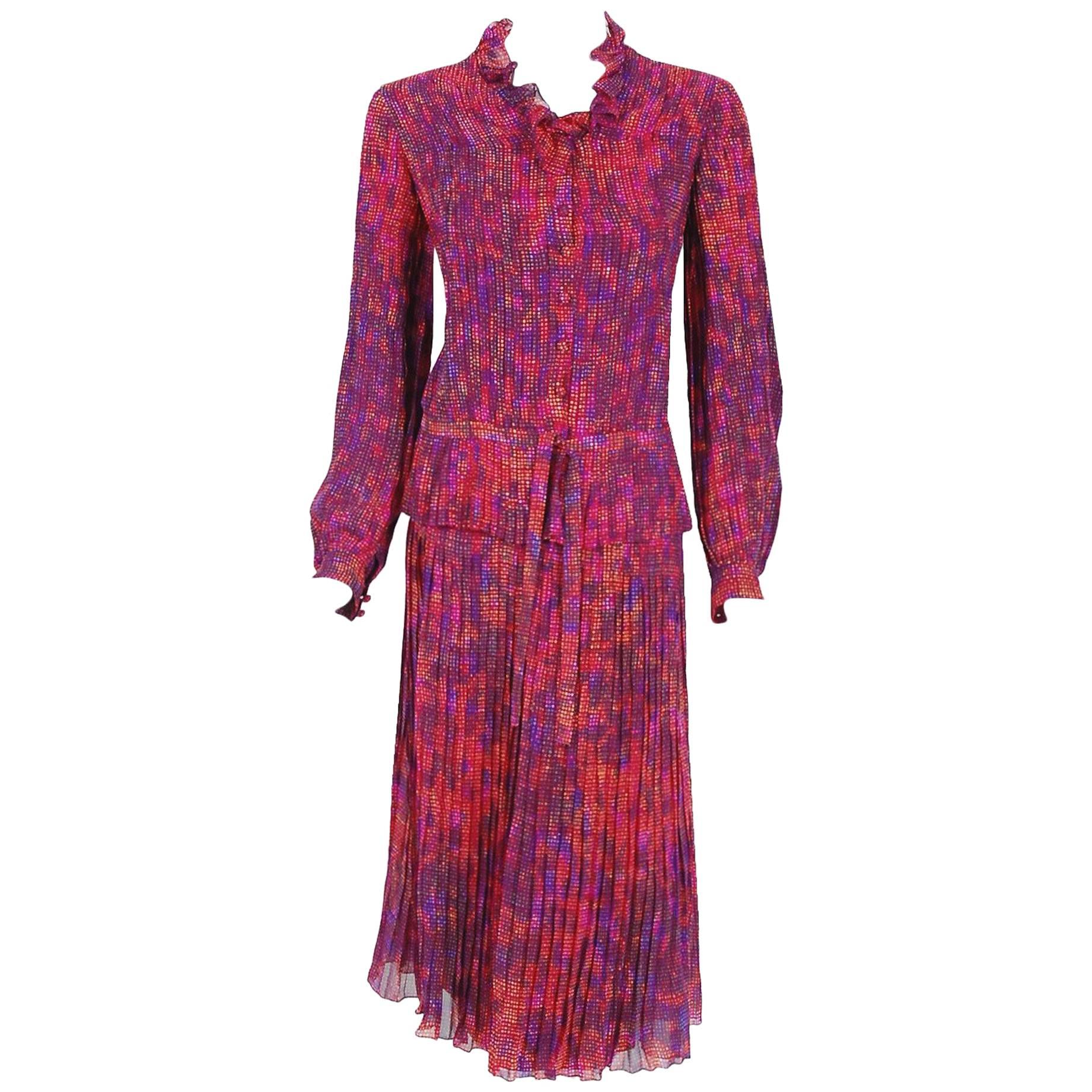 1975 Chanel Haute-Couture Graphic Fuchsia Print Pleated Silk Dress Ensemble 