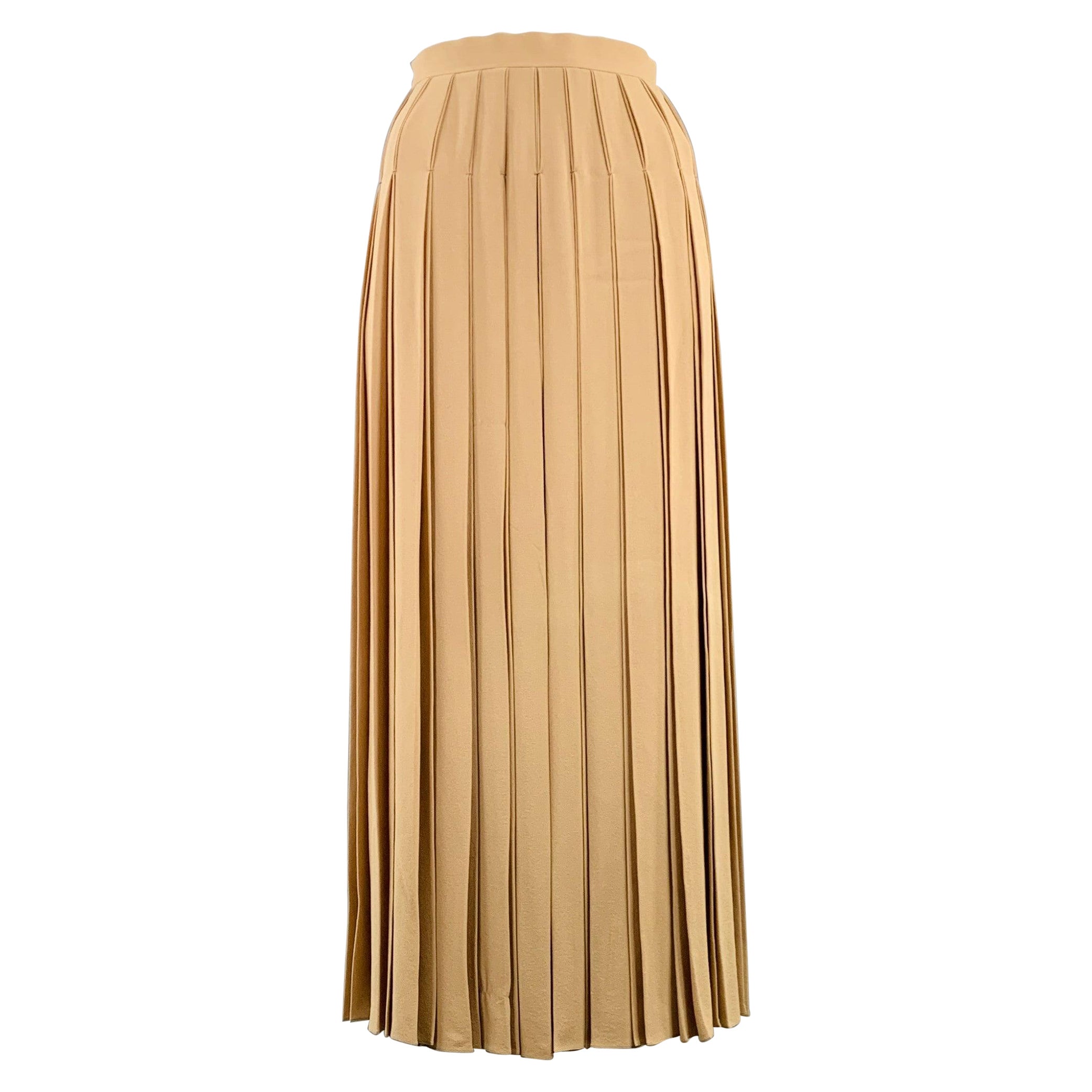 THE ROW Falda larga plisada de crepé de seda camel talla 2 en venta