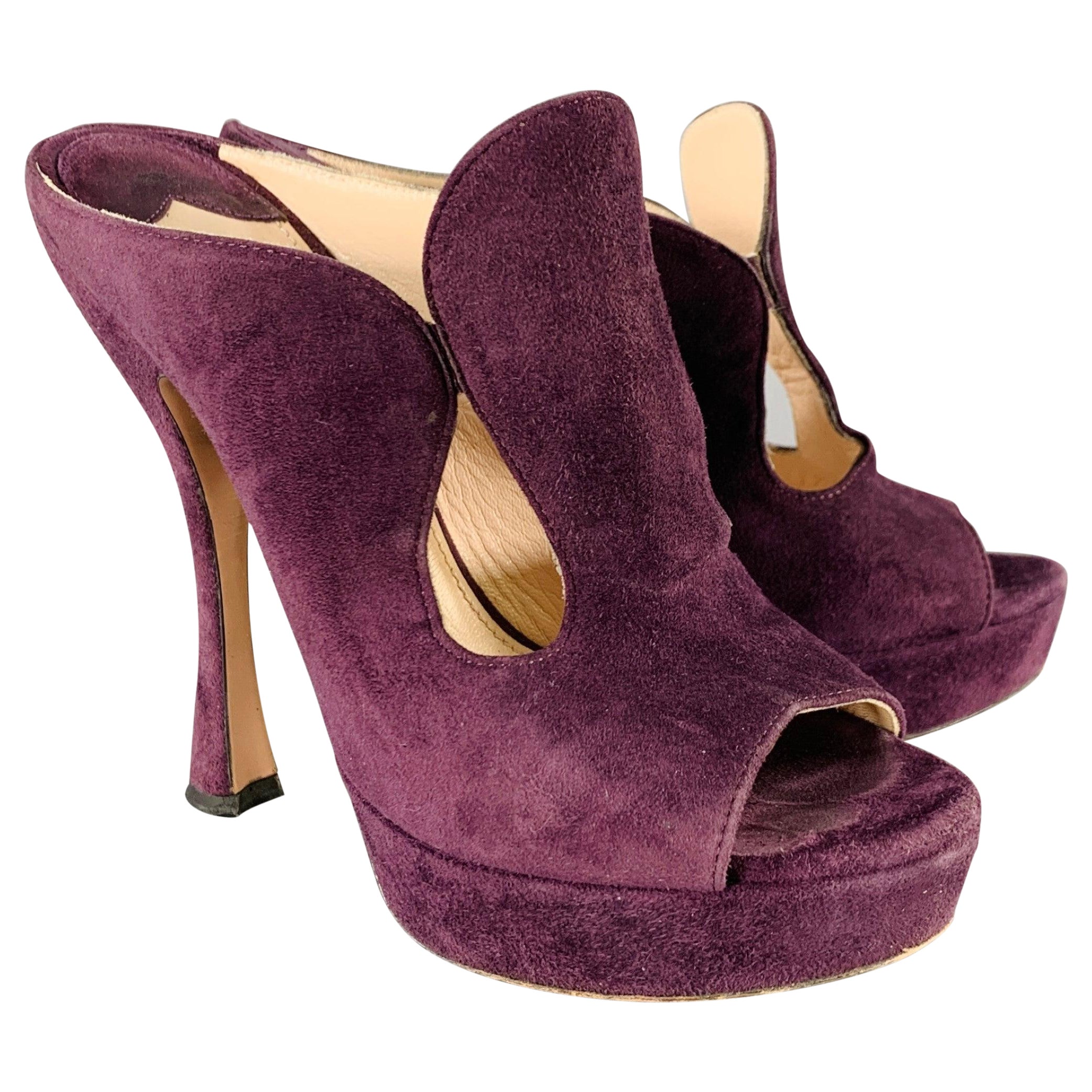 PRADA Sandali ritagliati in pelle scamosciata viola prugna misura 7 in vendita