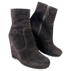 PRADA Größe 7,5 Schwarze Keil-Stiefeletten aus Wildleder mit Keil
