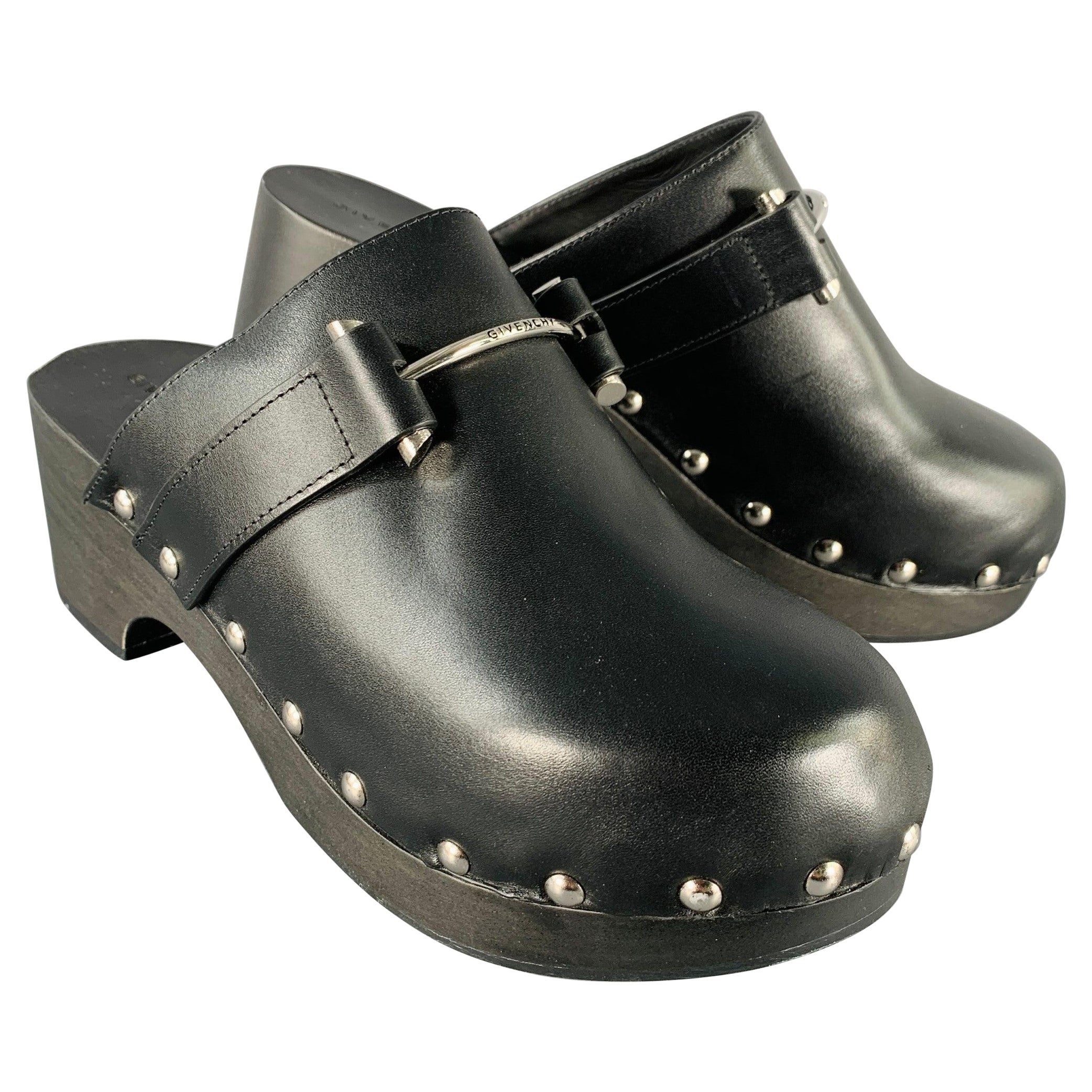 GIVENCHY Sandali zoccolo con borchie in pelle nera e argento taglia 9