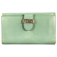 FENDI Billetera de piel repujada verde
