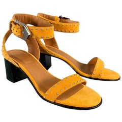 GIVENCHY Sandali con cinturino alla caviglia in pelle scamosciata giallo senape misura 6