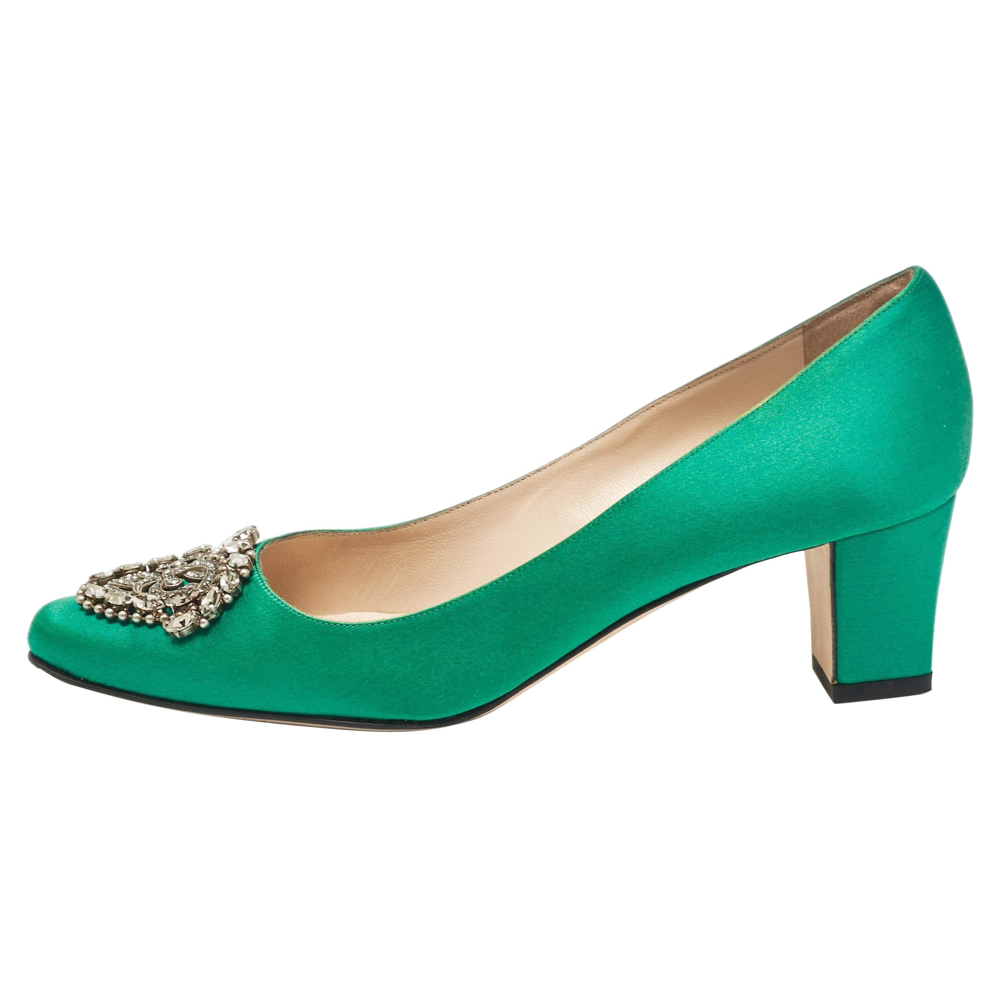 Manolo Blahnik Green Satin Okkaava Crystal Embellished Pumps Size 37.5 For Sale