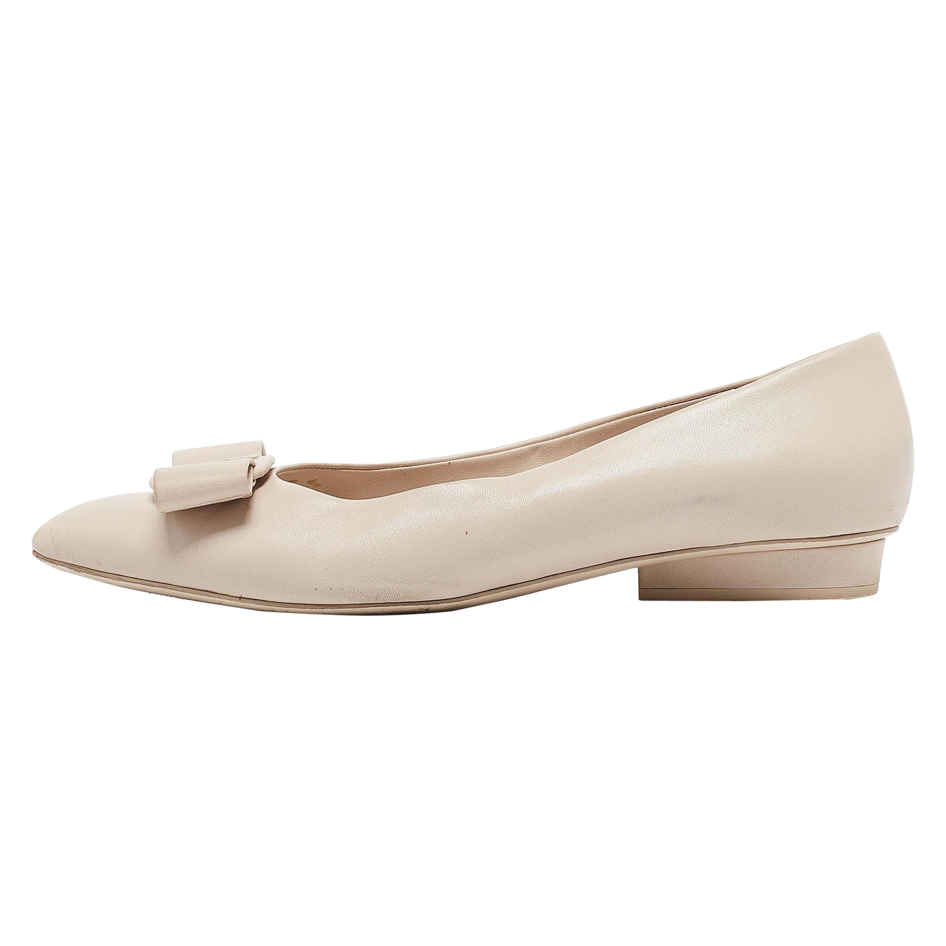 Salvatore Ferragamo Cream Leather Viva Bow Ballet Flats Size 40 For Sale
