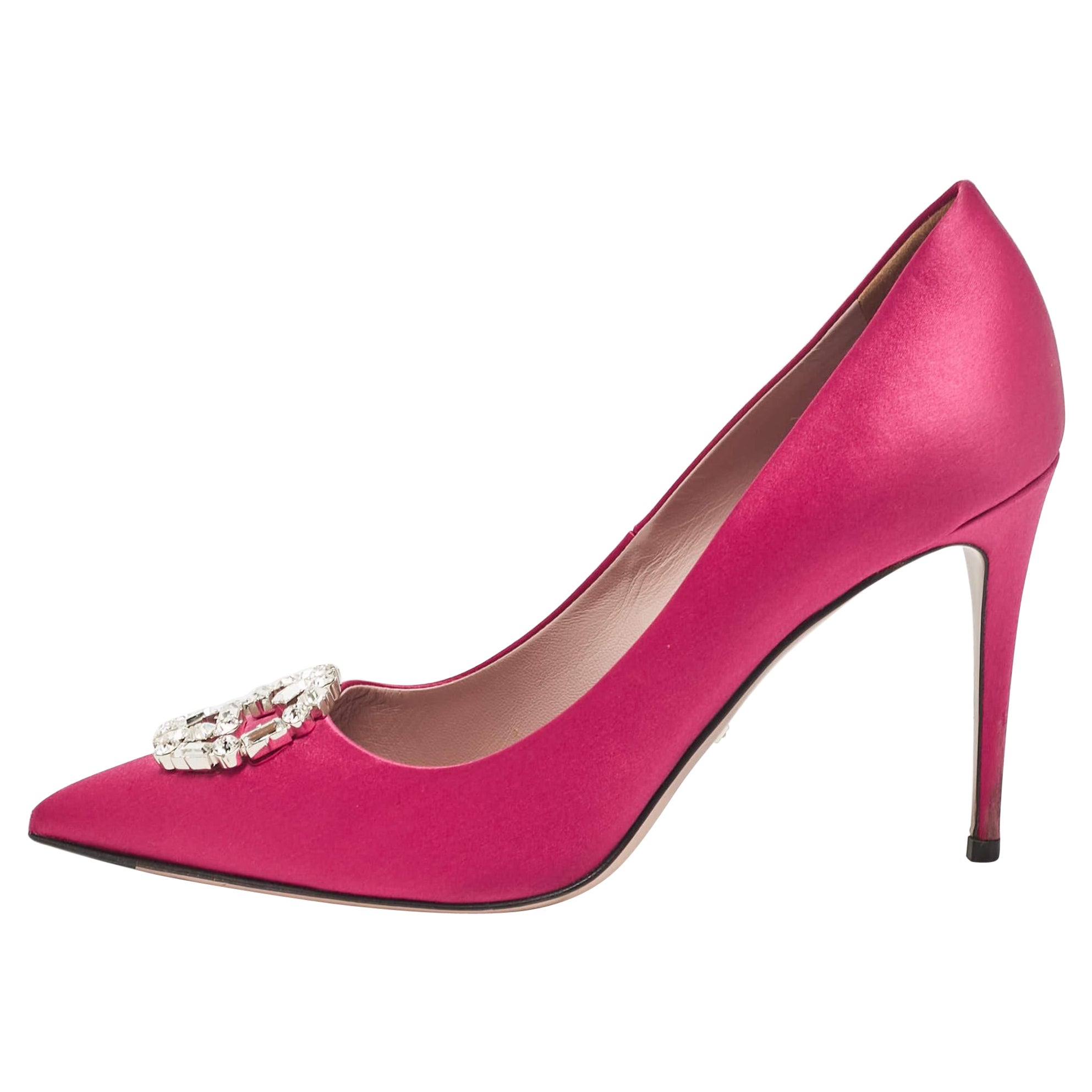 Gucci Pink Satin Crystal Embellished Interlocking G Pumps Size 38 For Sale