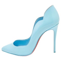 Christian Louboutin escarpins chics en cuir verni bleu, taille 36