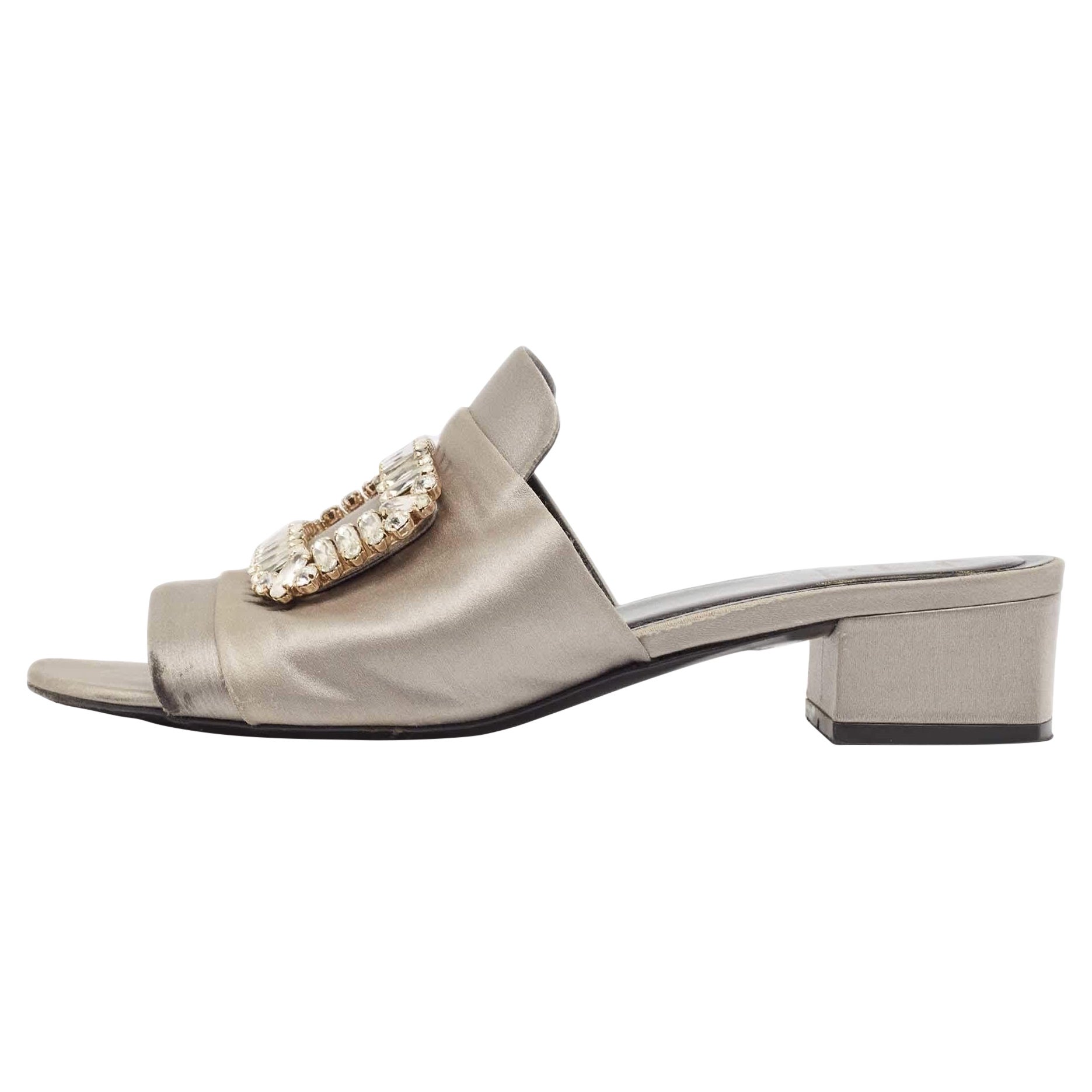 Roger Vivier - Sandali in raso grigio impreziositi da cristalli - taglia 38 in vendita