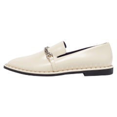 Stella McCartney Cremefarbene Loafers aus Lackleder mit Kette aus Lacklederimitat  Größe 40