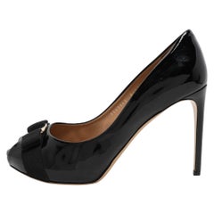 Salvatore Ferragamo Black Patent Leather Vara Bow Pumps Size 40
