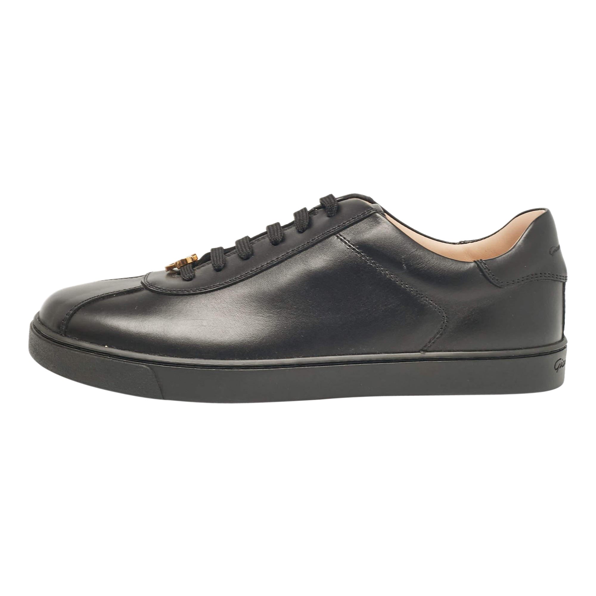 Gianvito Rossi Black Leather Low Top Sneakers Size 38.5 For Sale