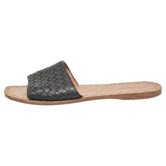 Bottega Veneta Nero Intrecciato in Pelle Scivoli Piatti Taglia 40