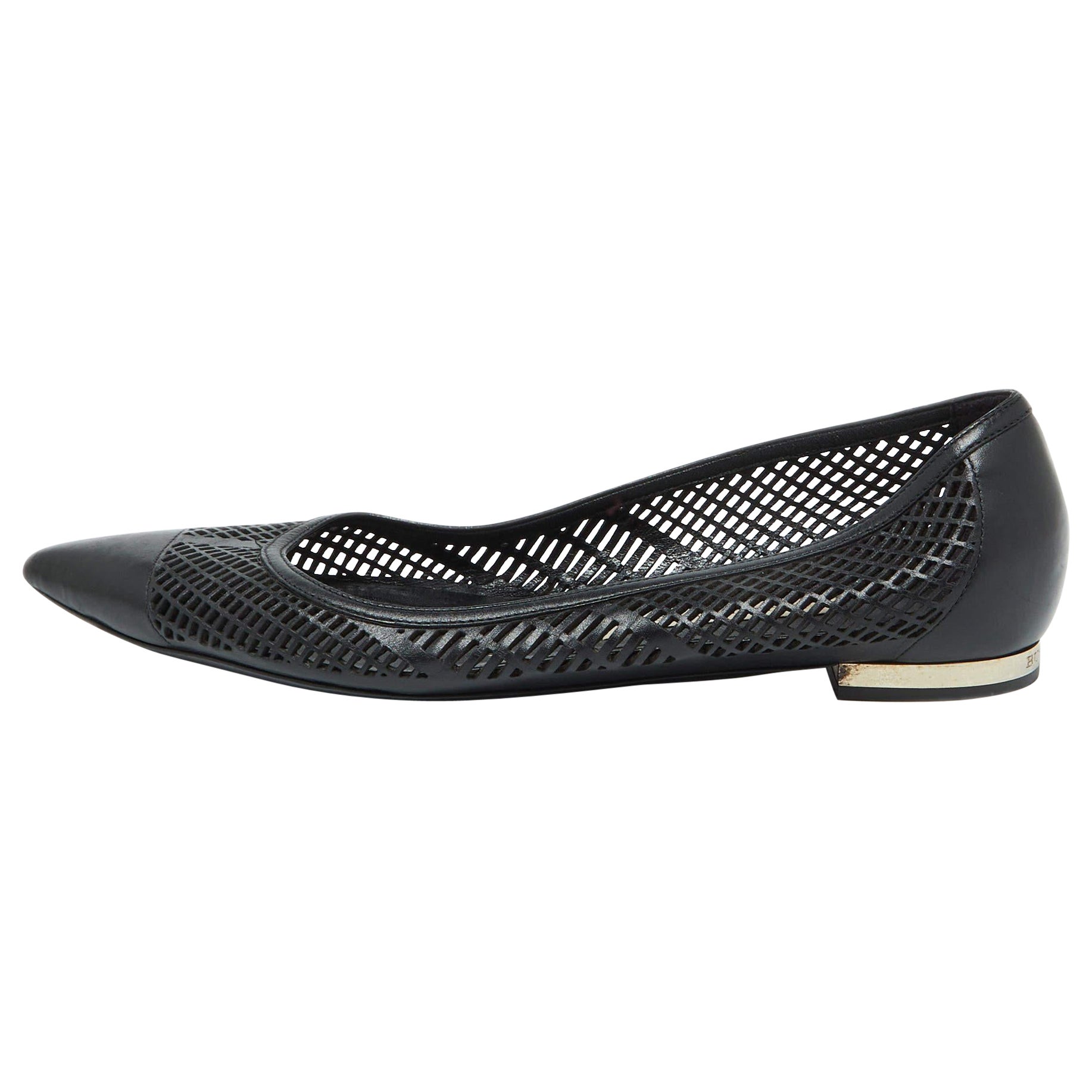Burberry Black Laser Cut Leather Bradshaw Pointed Toe Flats Size 38 For Sale