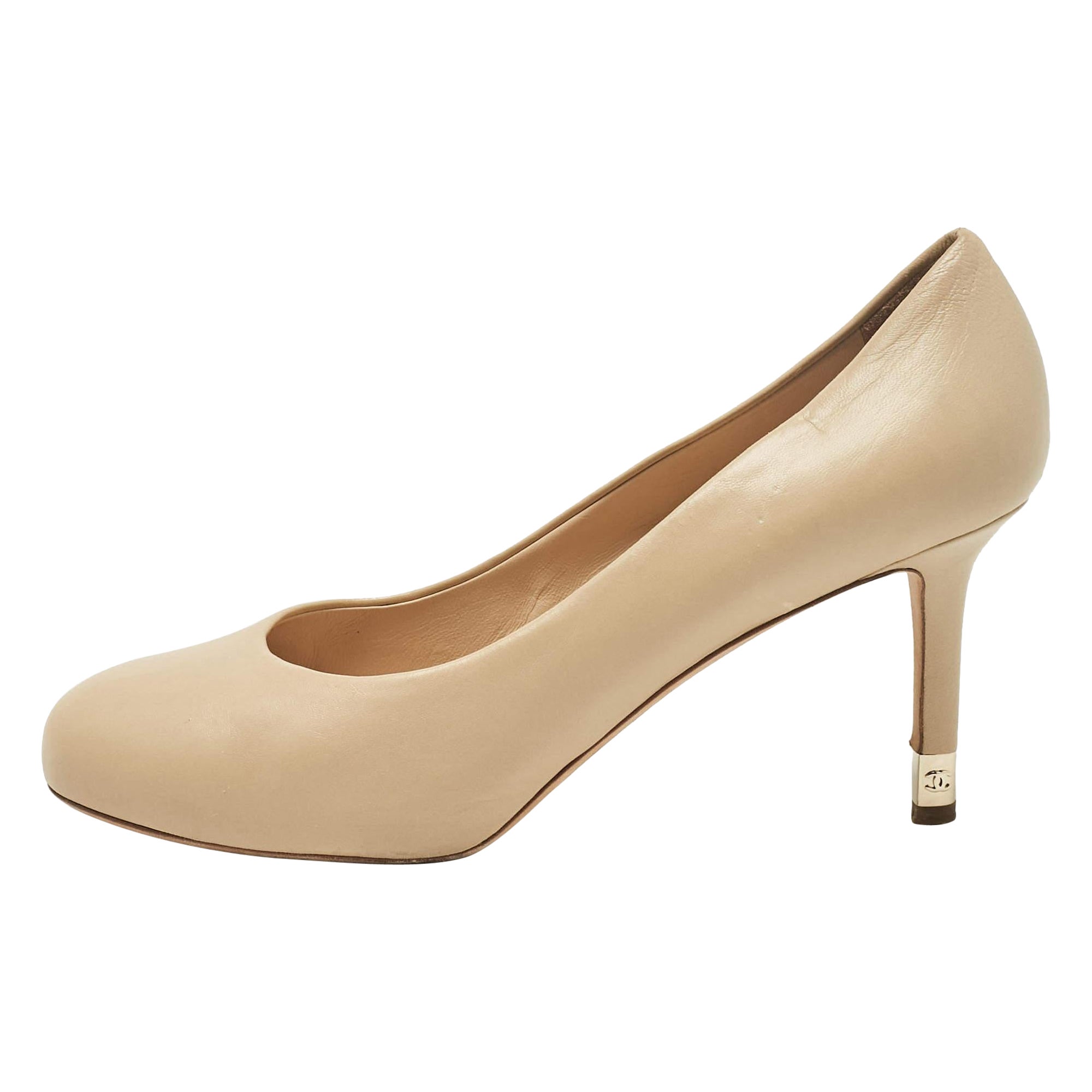 Chanel Beige Leather Round Toe Pumps Size 39 For Sale