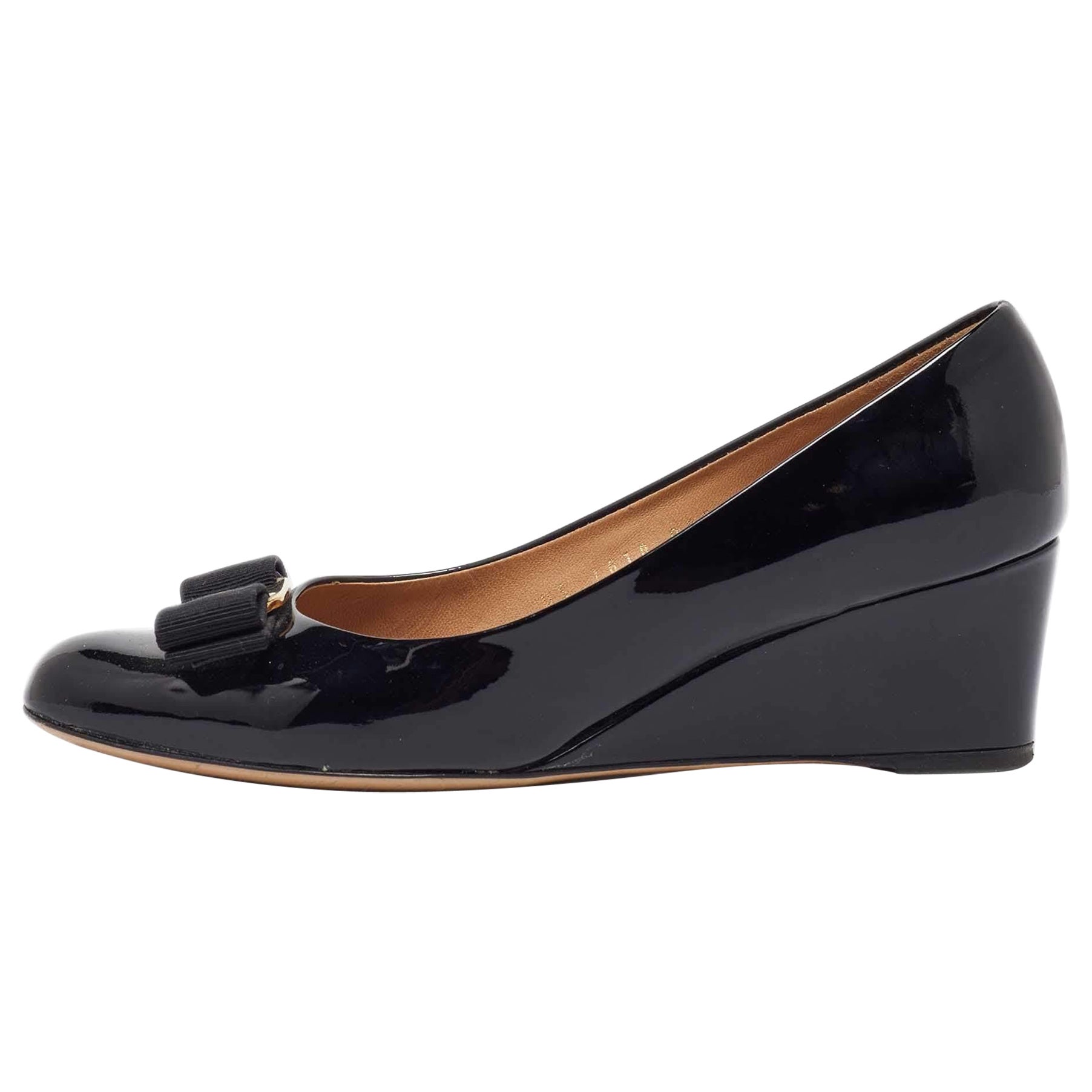 Salvatore Ferragamo Black Patent Leather Flo Vara Wedge Pumps Size 35 For Sale