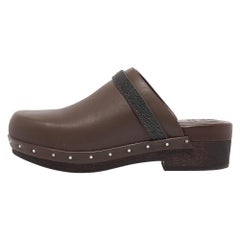 Brunello Cucinelli Zuecos de piel marrón Talla 37