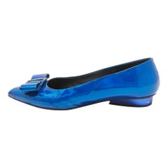 Salvatore Ferragamo - Ballerines Viva avec nœud en cuir verni bleu métallisé, taille 40