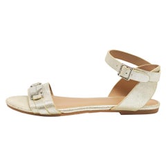 Sandales plates Marc by Marc Jacobs en daim texturé or à lanières de cheville Taille 36