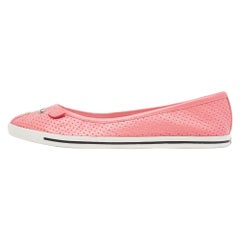 Marc by Marc Jacobs, escarpins roses en cuir perforé, taille 39