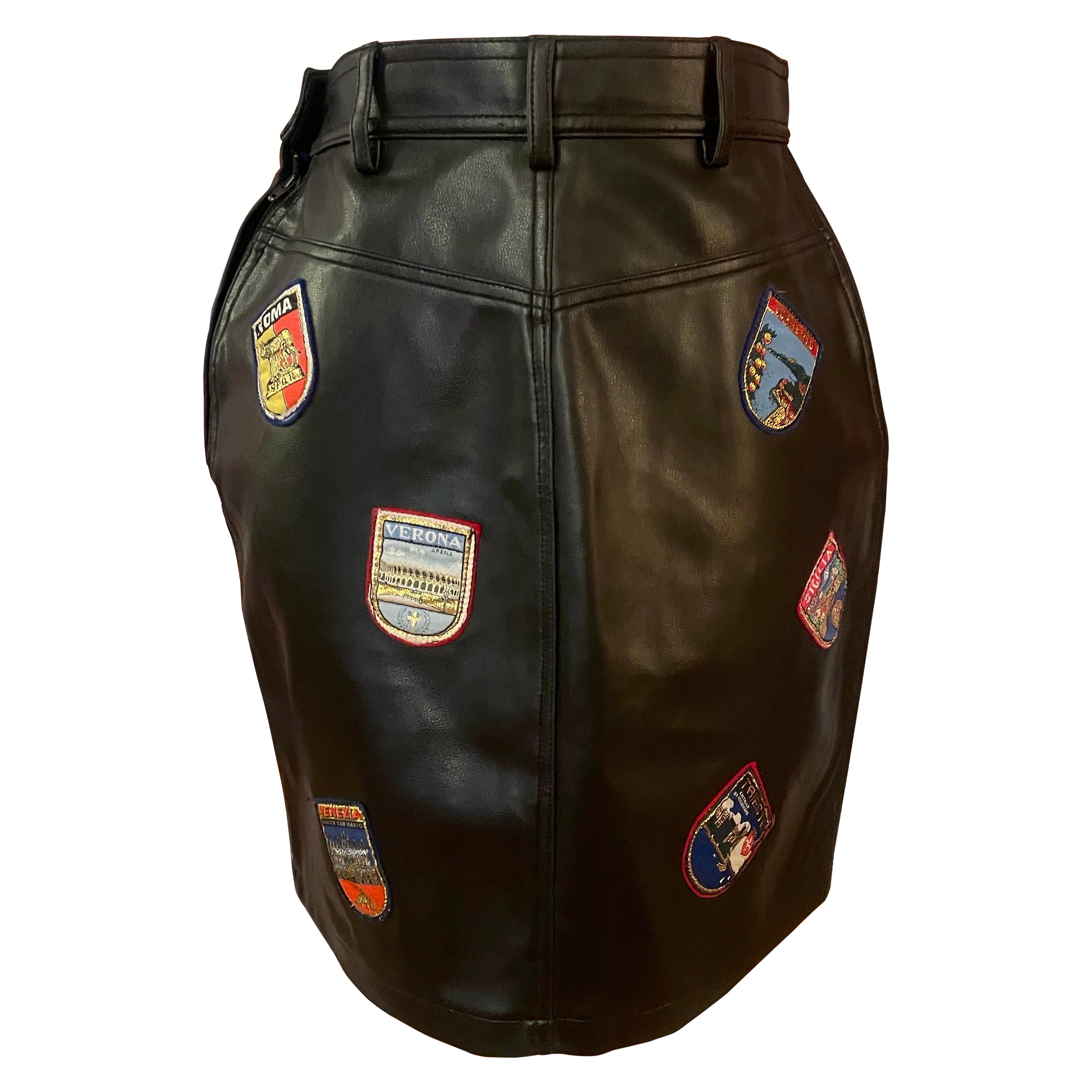 Minifalda de pvc Moschino Jeans vintage de los años 90